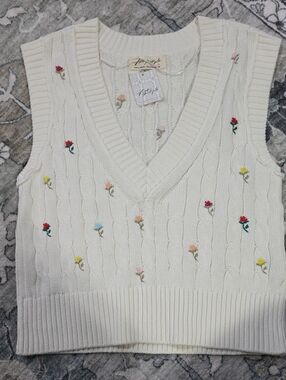 Free People Ivory Cable Knit V-Neck Floral Embroidered Sweater Vest